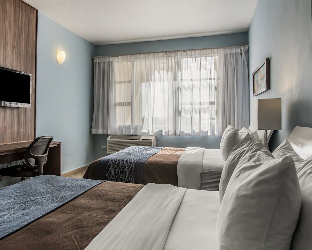 Comfort Inn & Suites Levittown PR 31/50