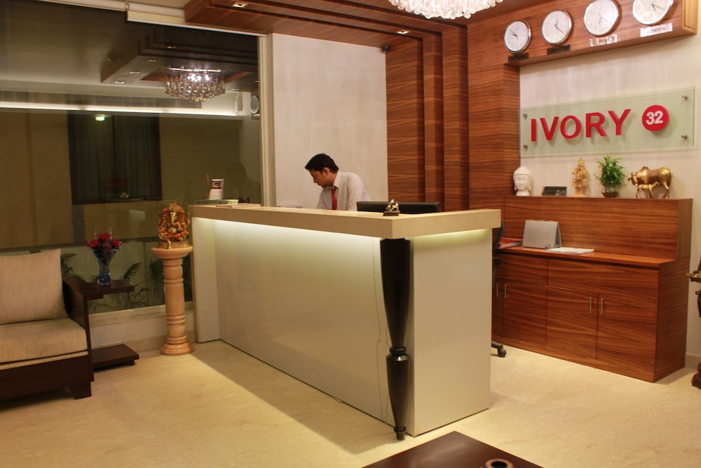 Hotel Ivory 32 14/63