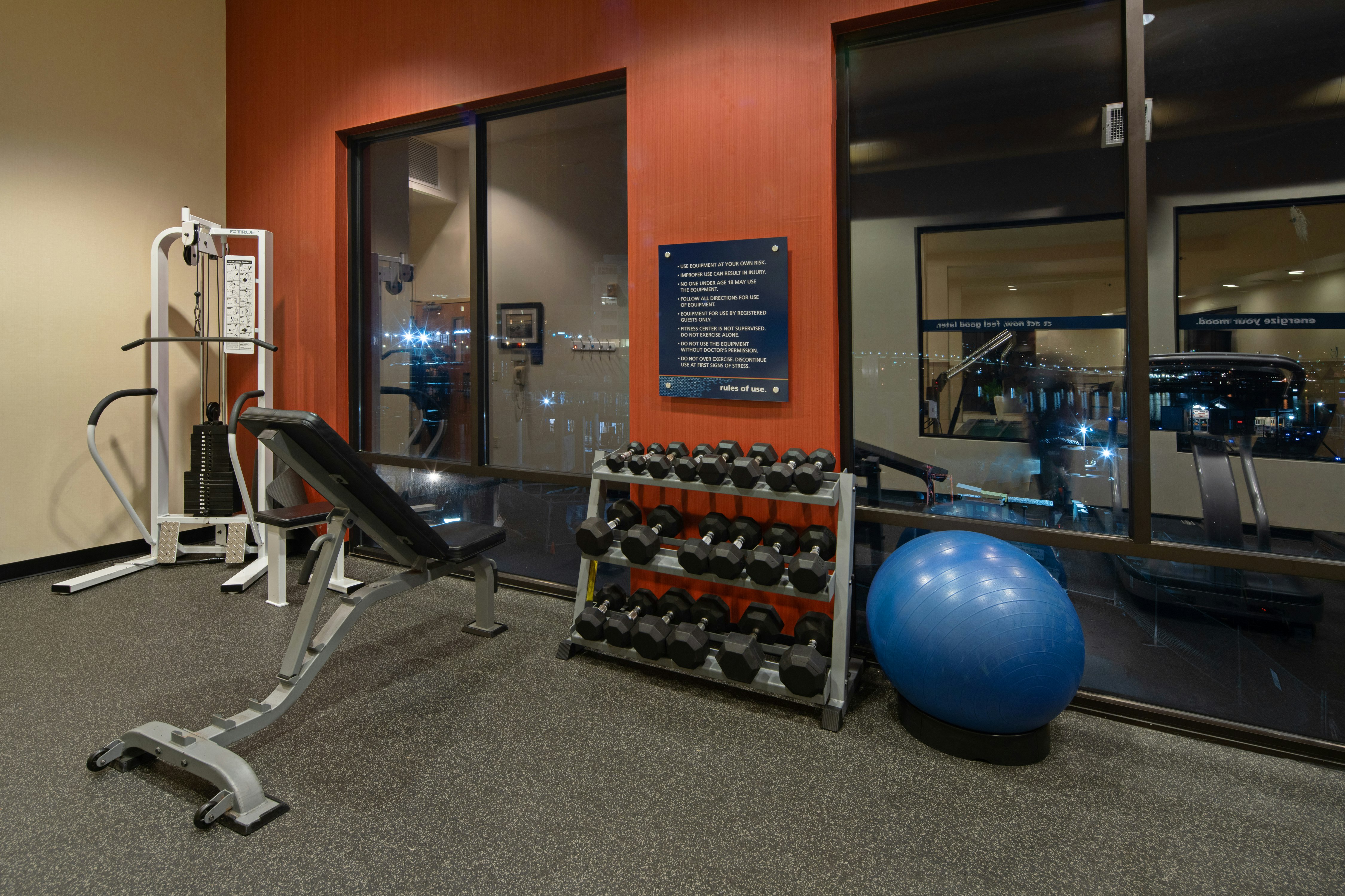 Hampton Inn Suites Bremerton 32/57