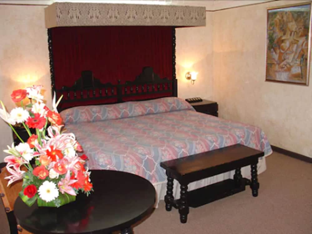 Hotel Castillo Santa Cecilia 24/70
