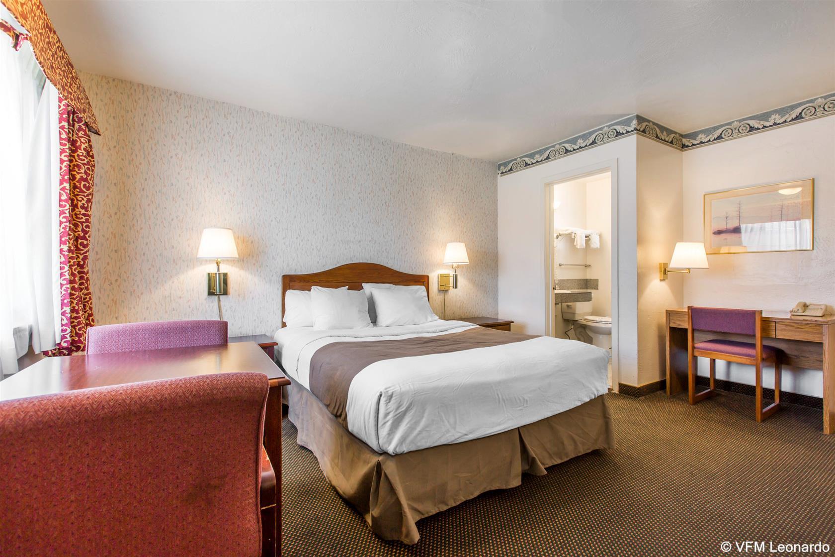 Econo Lodge Monterey Fairgrounds 11/21