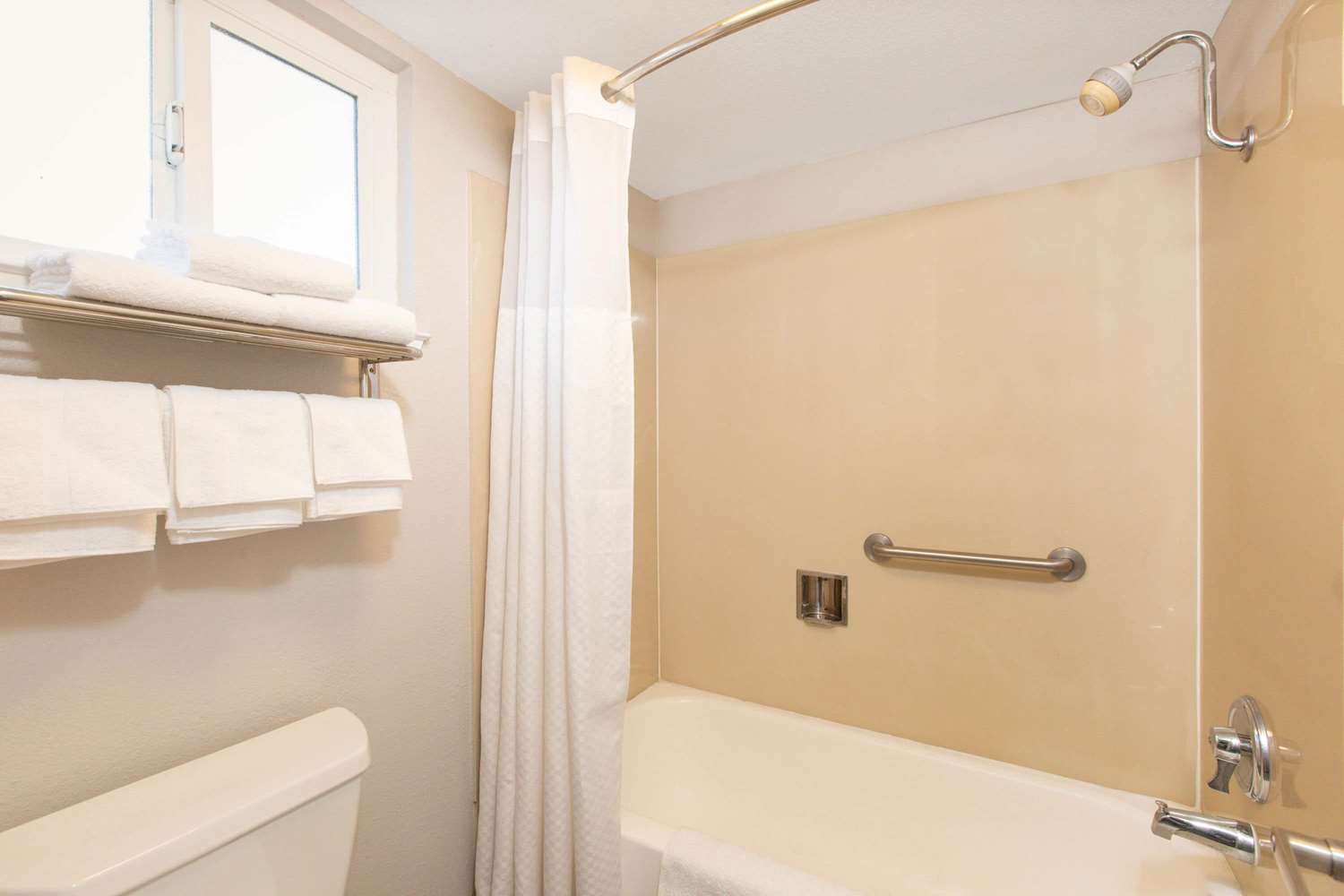Days Inn by Wyndham Ukiah 7/7
