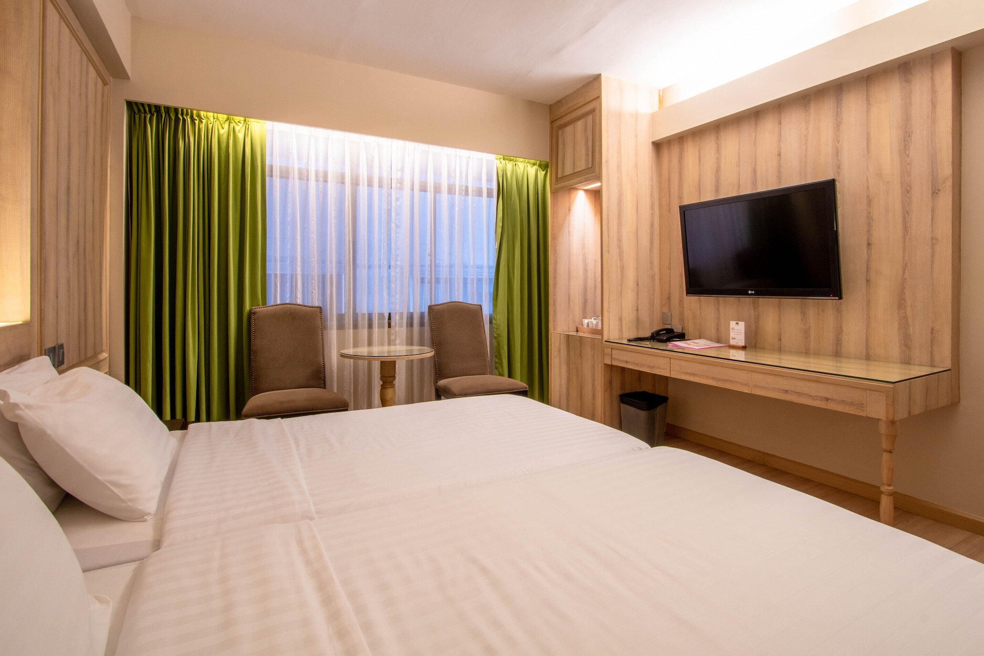 PREMIER, TWIN BEDS