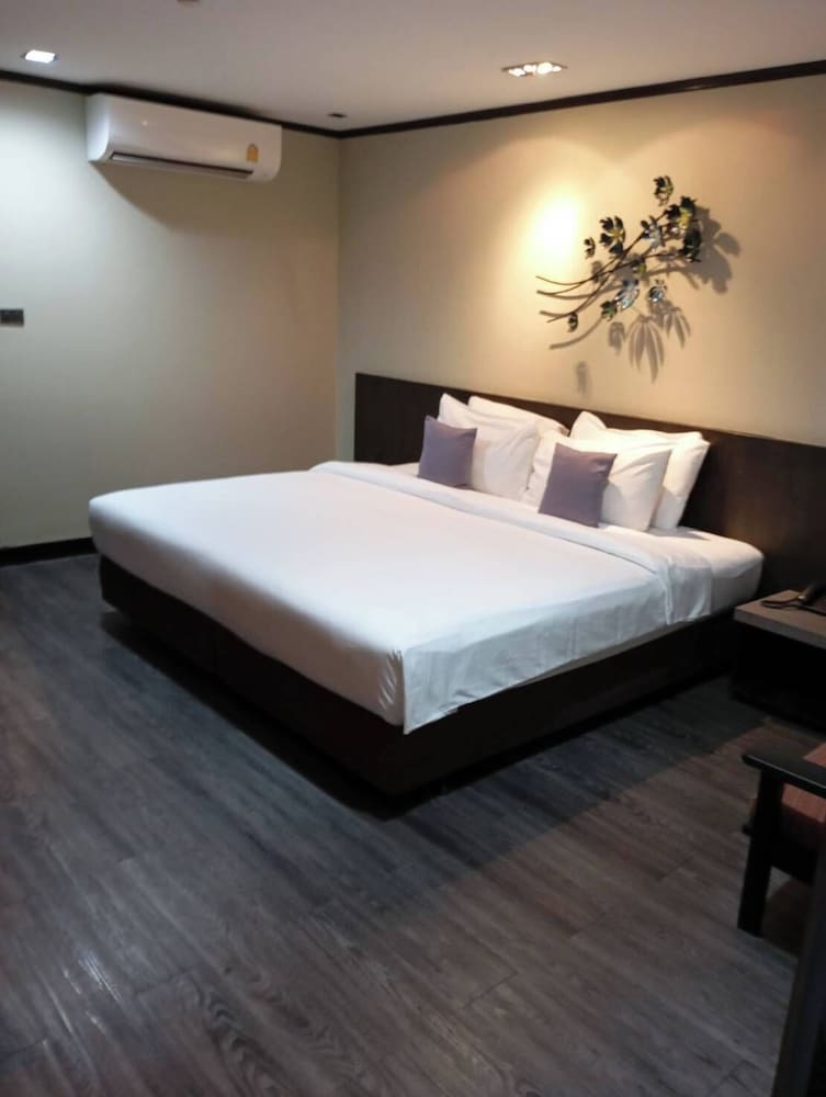 Bangkok Inter Place Hotel 28/72