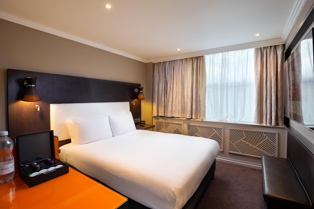 ROOM, QUEEN BED