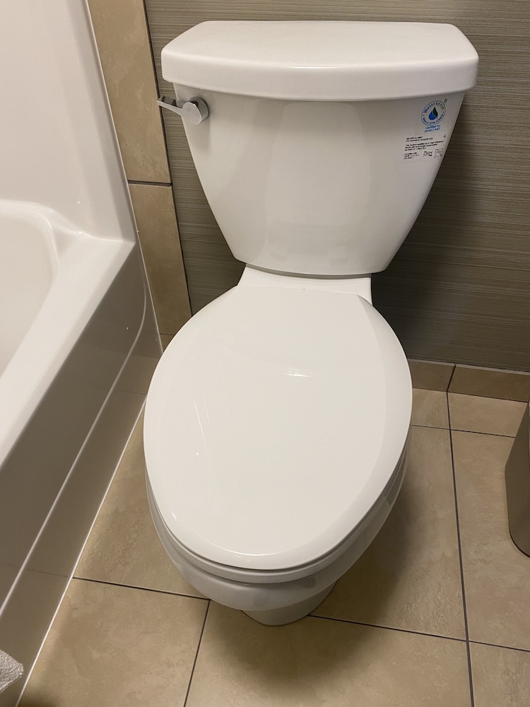 Ramada by Wyndham Medicine Hat 75/75