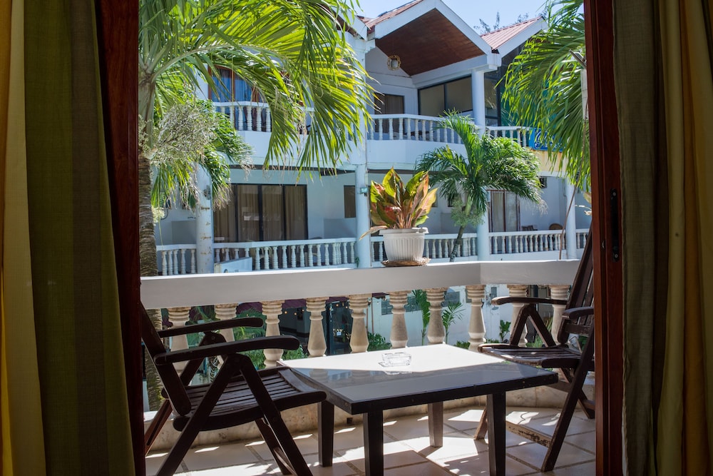 Boracay Peninsula Resort 34/38