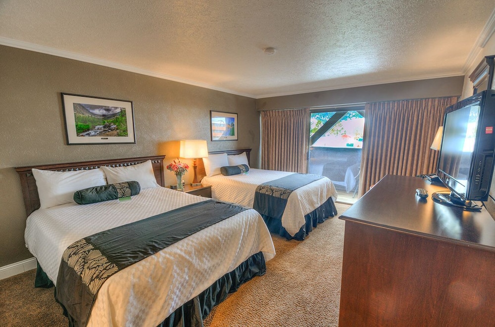 Fairmont Hot Springs Resort 16/54