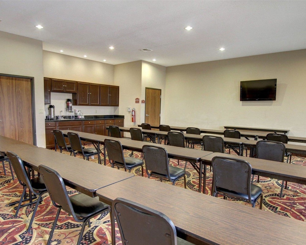 Comfort Inn And Suites Alvarado, TX 37/45