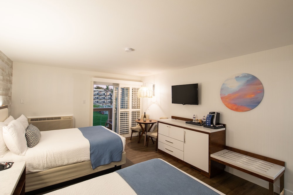 SeaCrest Oceanfront Hotel 28/70