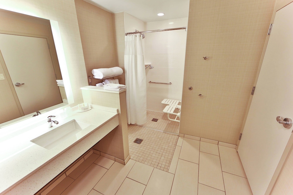 غرفة بسريرين كوين لذوي الإعاقة، Fairfield Inn And Suites Savannah Midtown 6/8