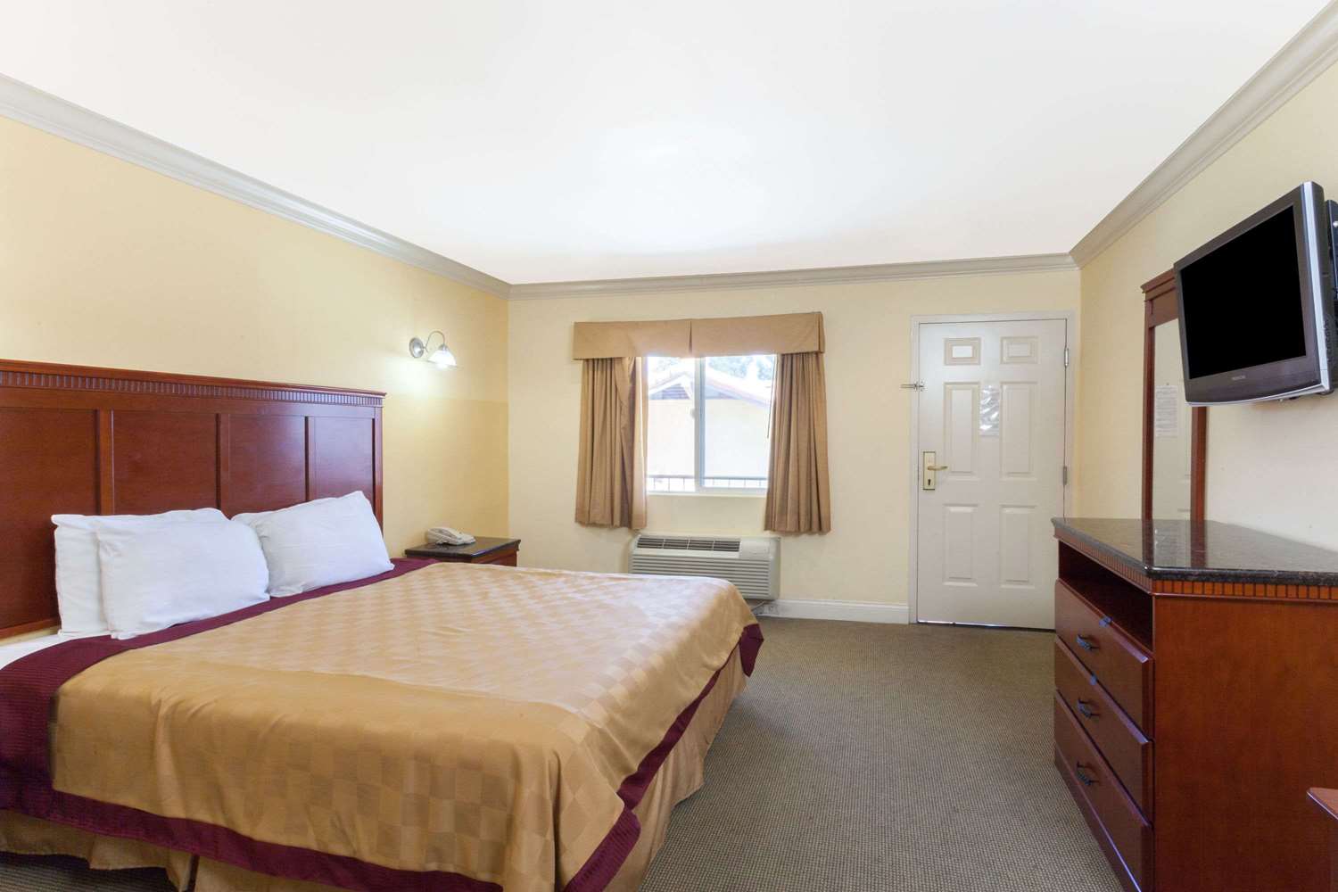 Travelodge By Wyndham Brea 10/29