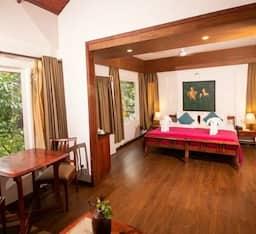 Suite, Valley View, Bathtub
