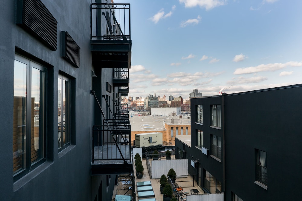 The Box House Hotel Brooklyn 72/79