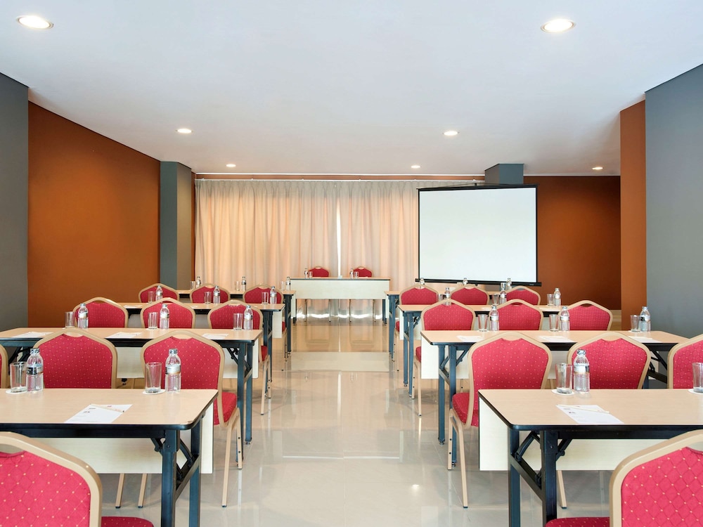 Mercure Jakarta Grogol 51/56