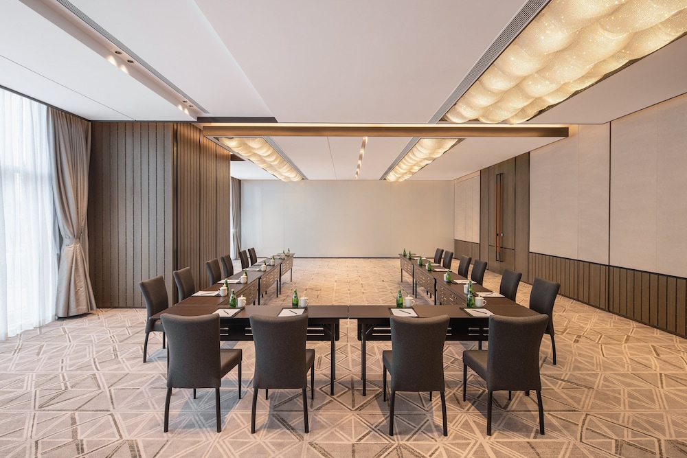 Crowne Plaza Qingdao Jinshui 67/84
