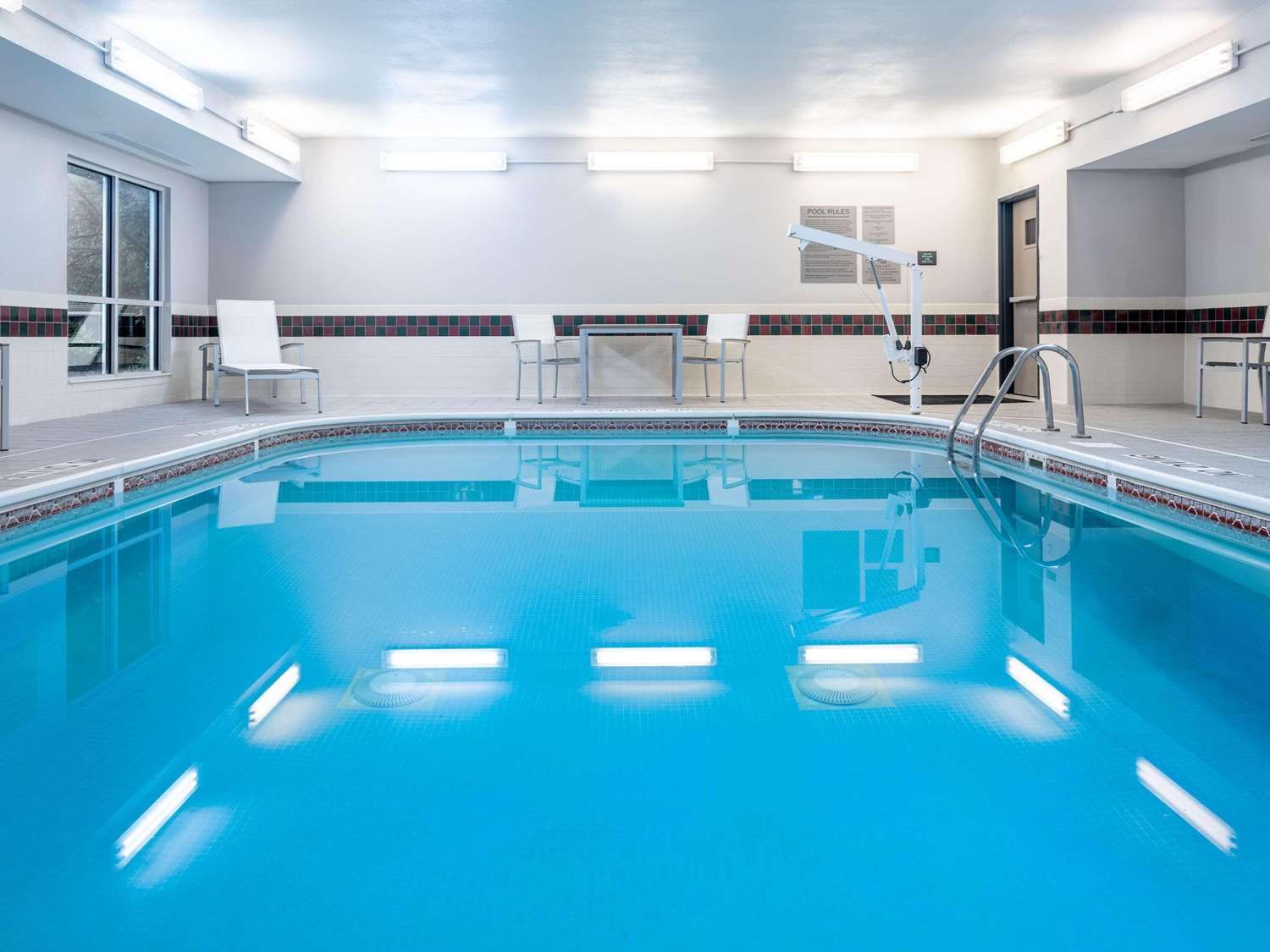 Country Inn & Suites by Radisson Maumee - Toledo 8/13
