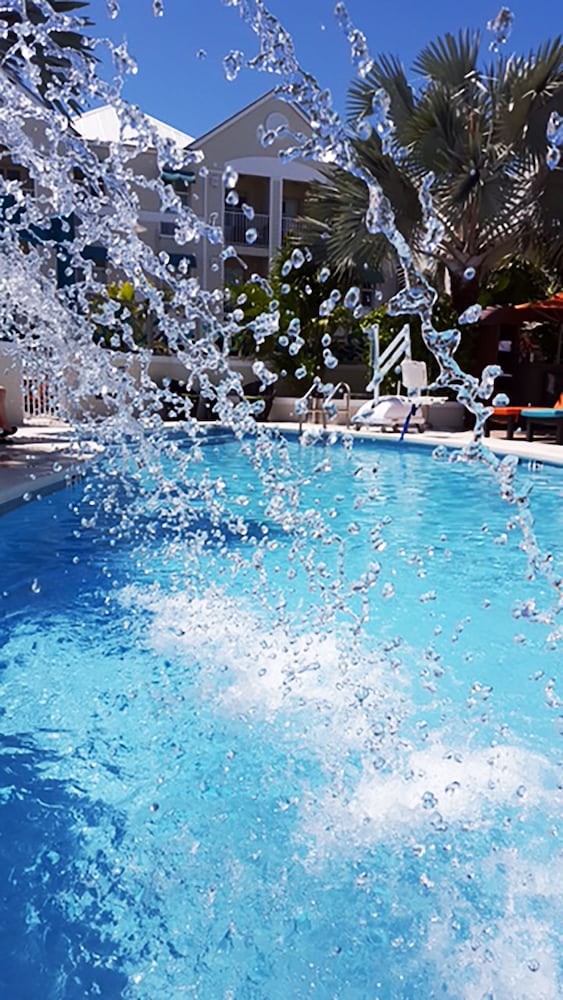 Silver Palms Inn 23/27