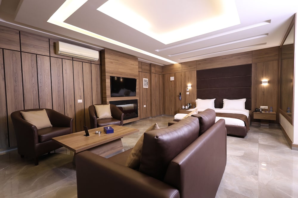 Ibiza hotel 30/50