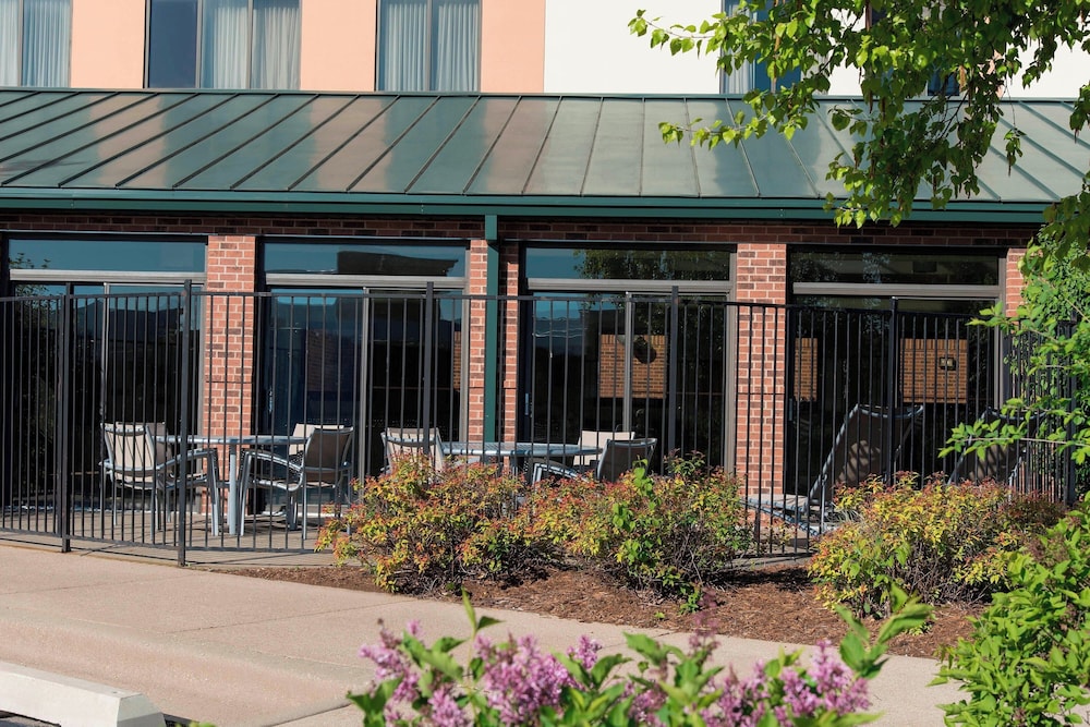 The Peoria Hotel, SureStay Collection by Best Western 3/59