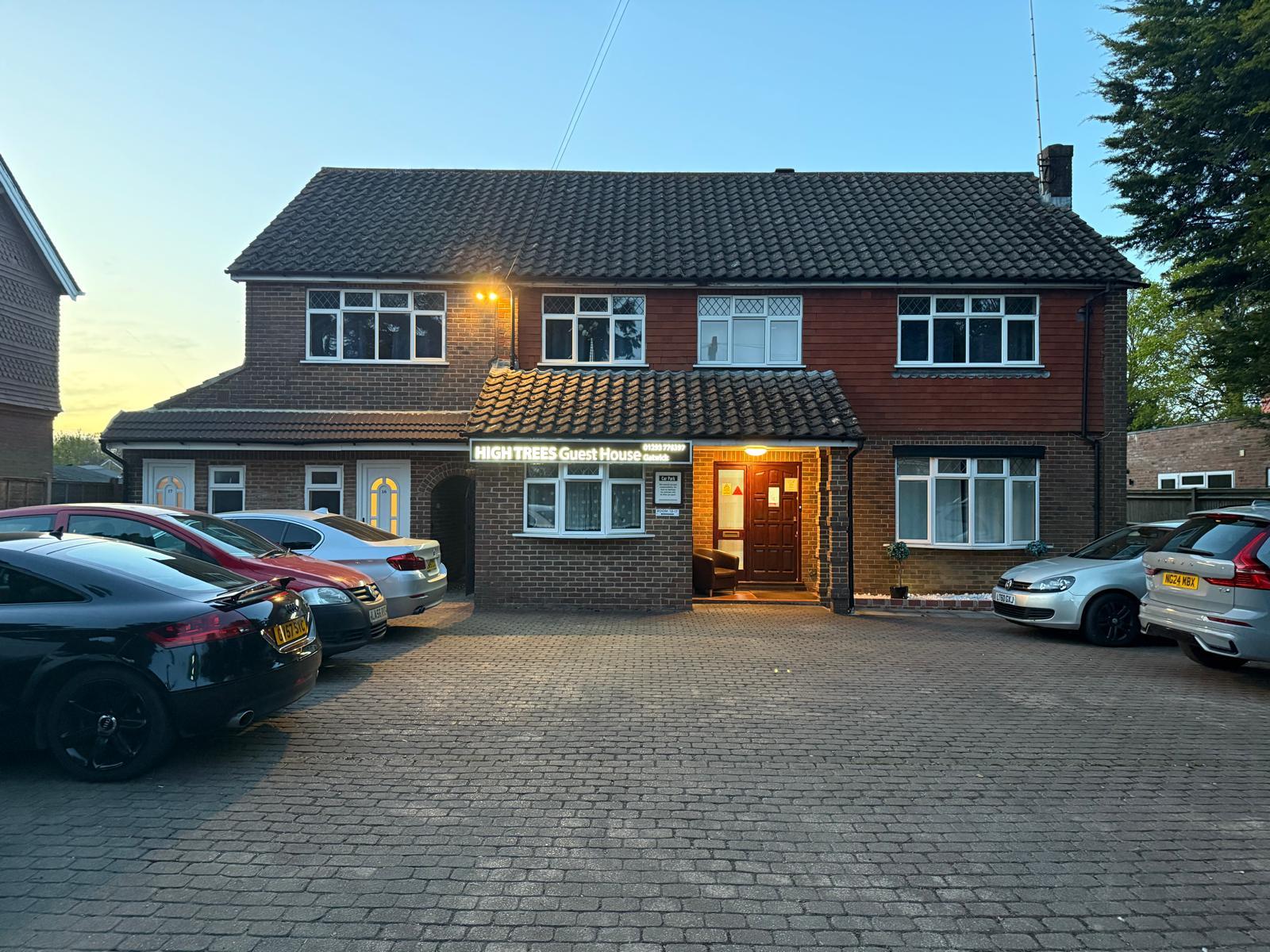High Trees Guest House Gatwick 32/49