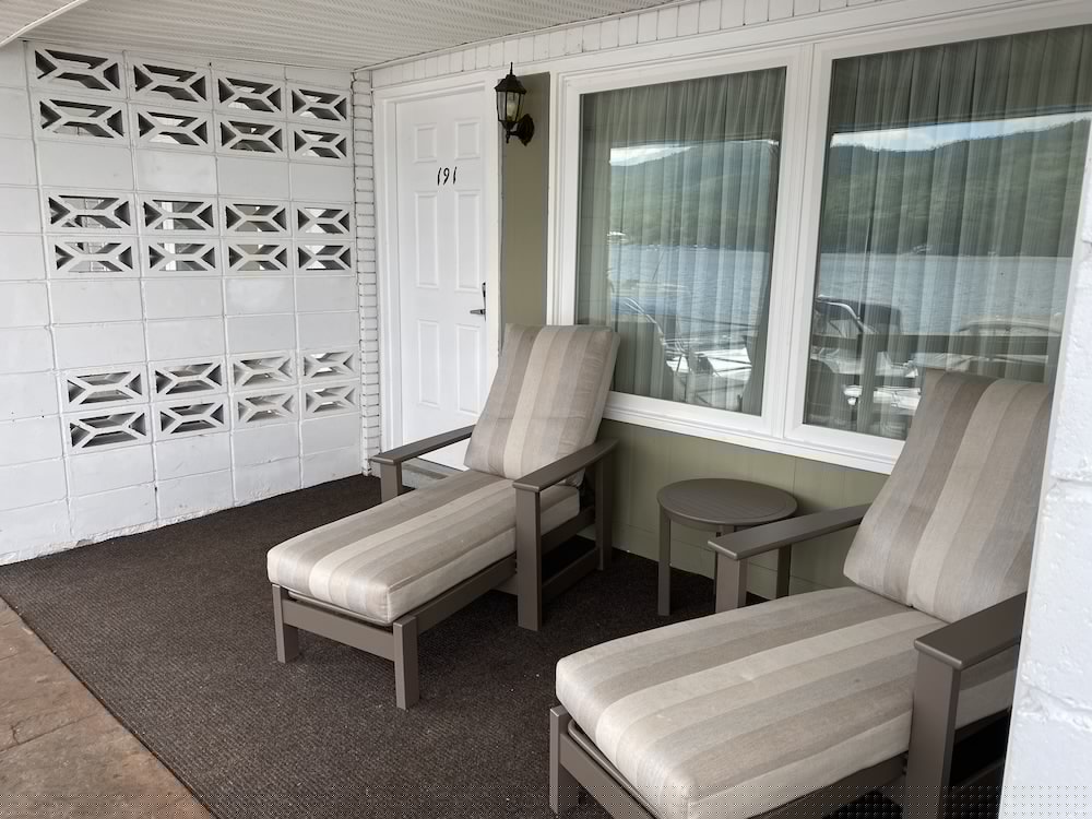 The Georgian Lakeside Resort 44/67