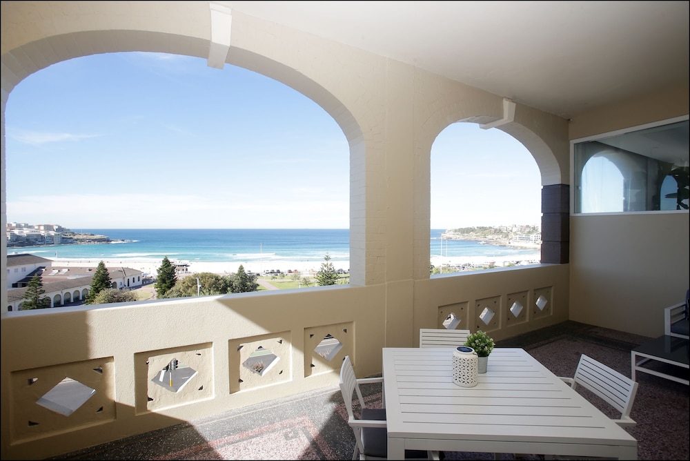 HOTEL BONDI 51/67