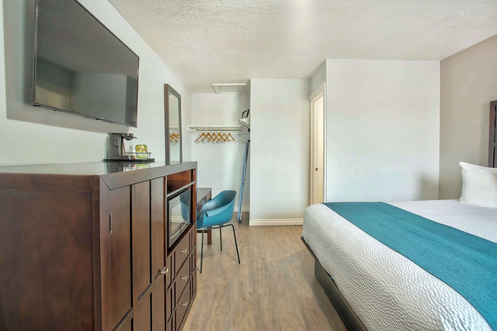 Studio6 Suites Albany, OR 9/23
