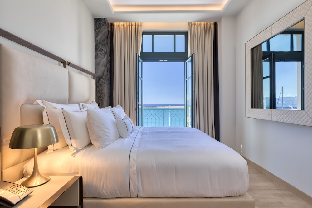 DELUXE, DOUBLE BED, SEA VIEW