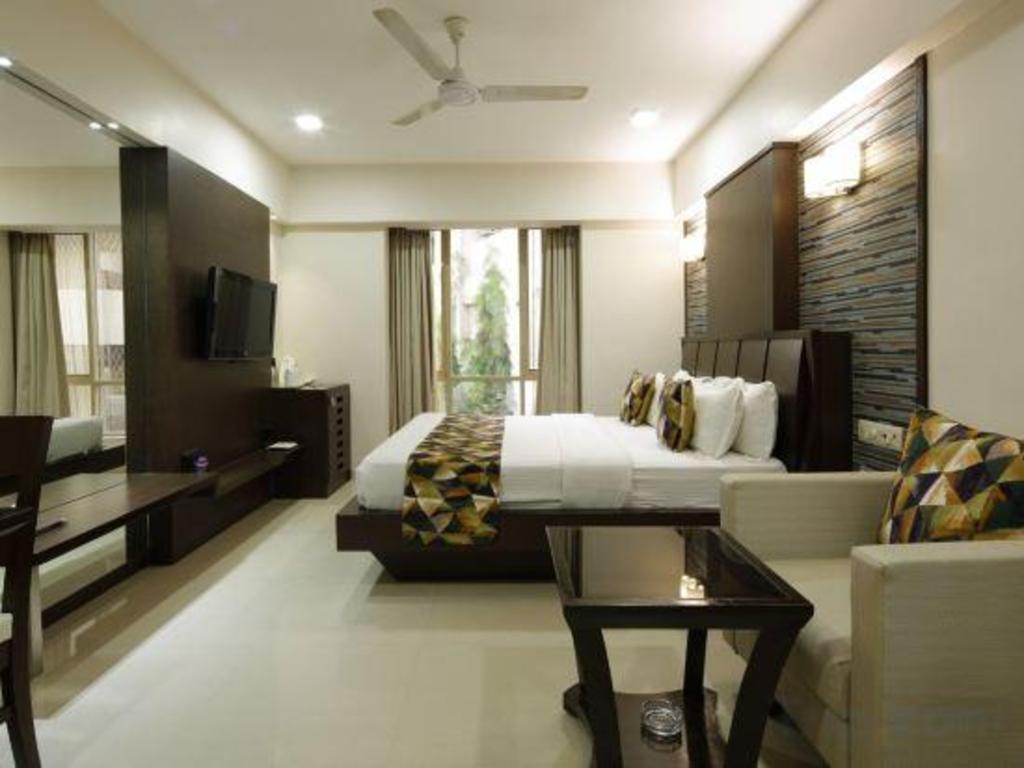 HOTEL ACCOLADE 27/28