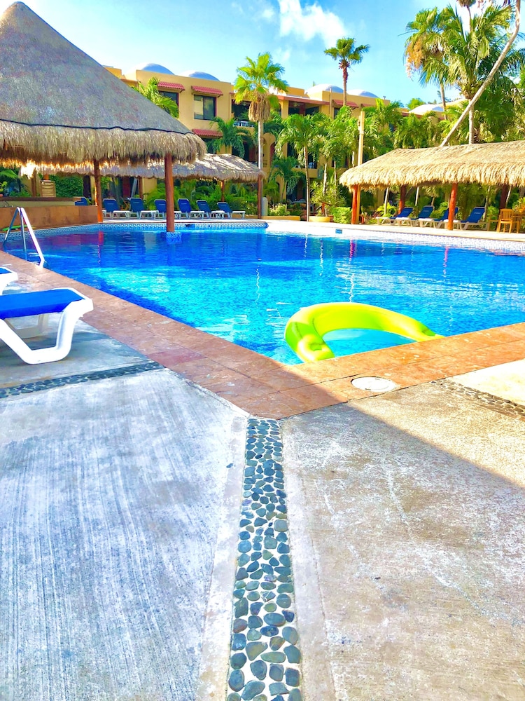 Nautibeach Condos 24/35