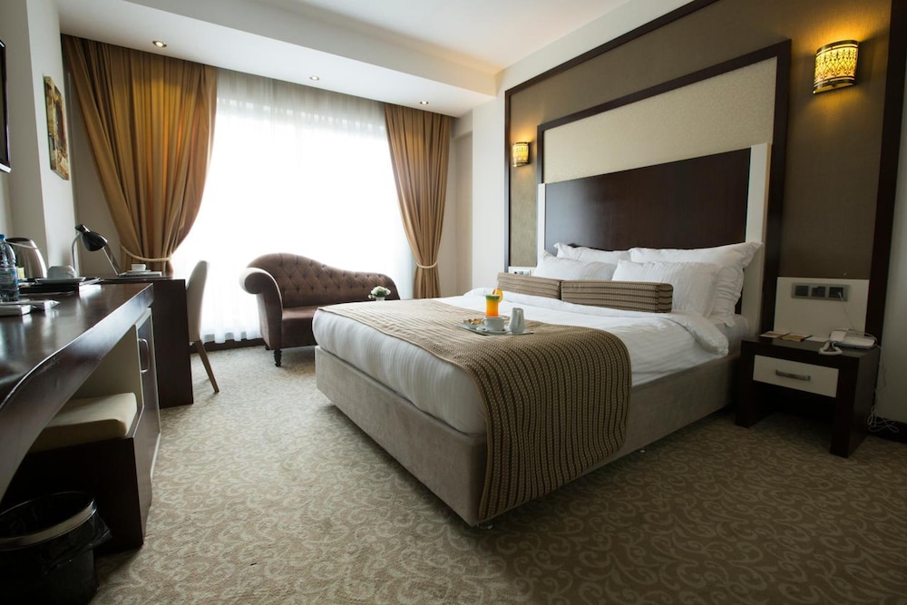 LAVIN OTEL 13/72
