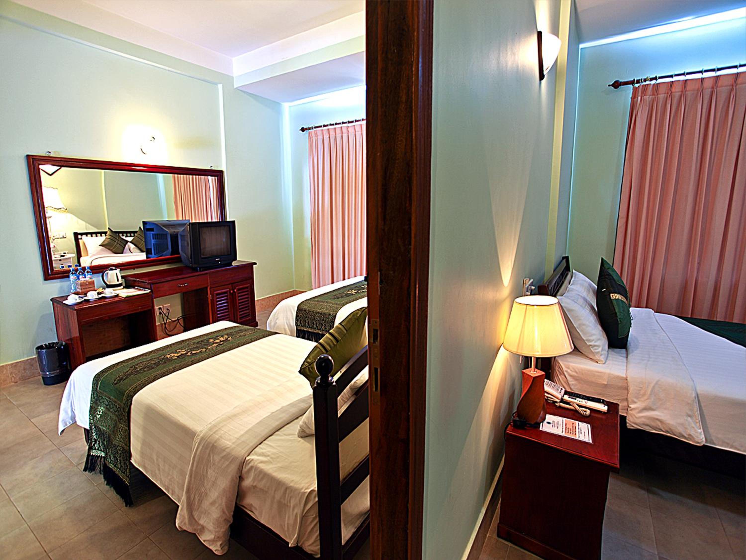 Connecting, Deluxe, Family, 2 Double and Twin Beds