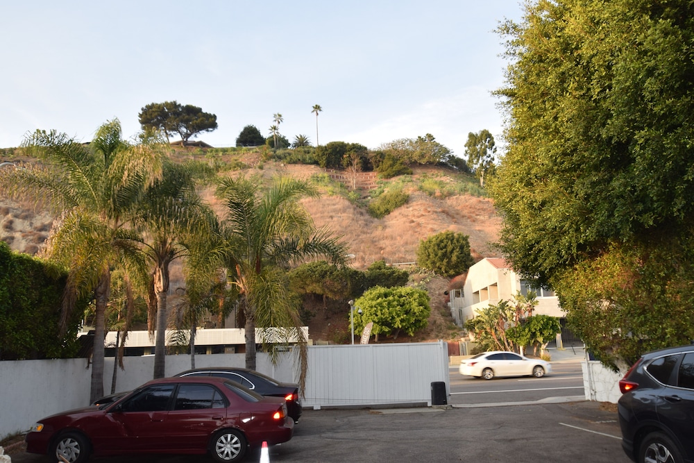 Malibu Beach Paradise Apartments 40/50