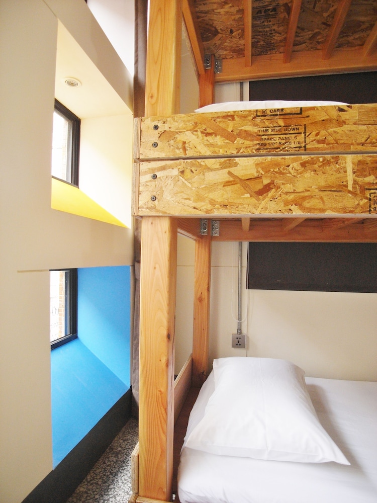 With inn Hostel 11/50