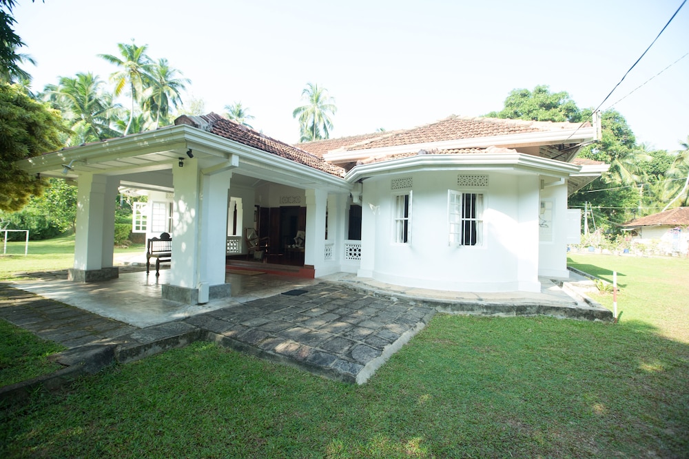 Thalpe Walawwa Heritage Villa 18/24