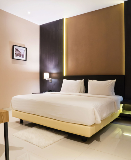 Static, Double Bed