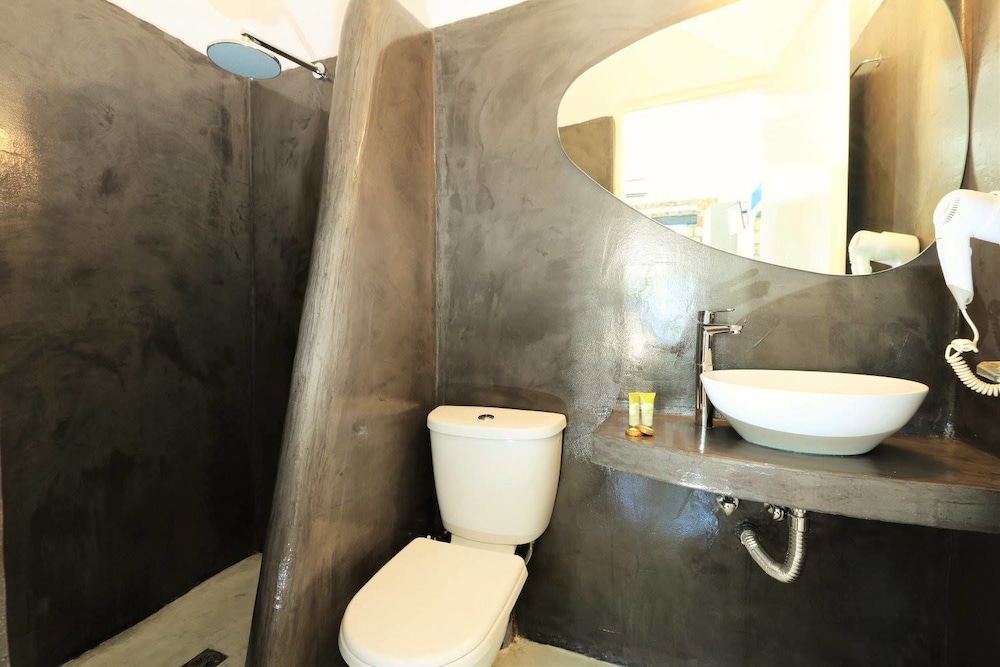 Thea Luxury Resort 65/66
