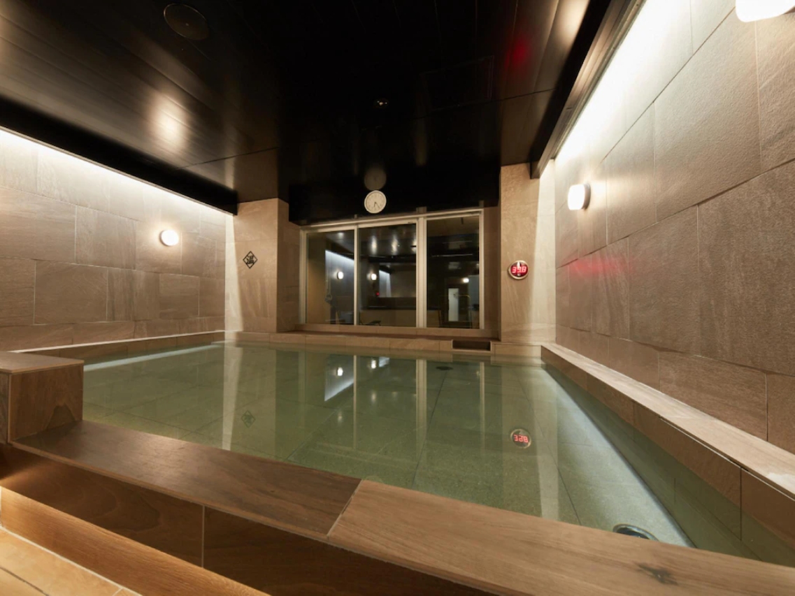 Rembrandt Cabin and Spa Shimbashi 10/18