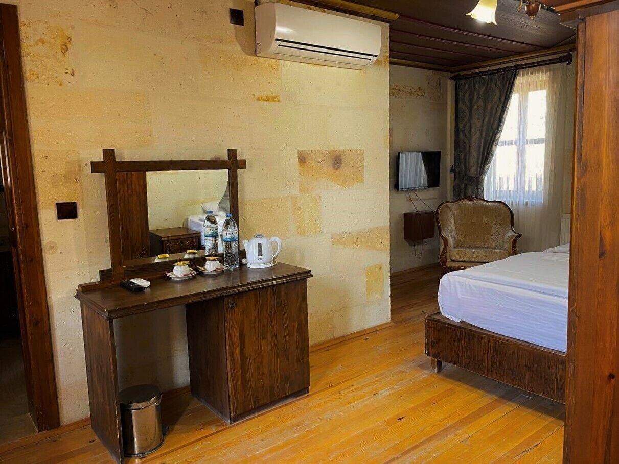Economy, Twin Beds, Empire Cave Hotel 3/3