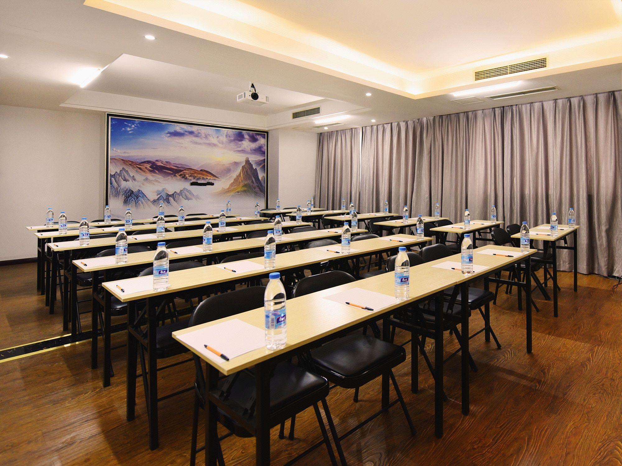 Xingshun Business Hotel 21/23