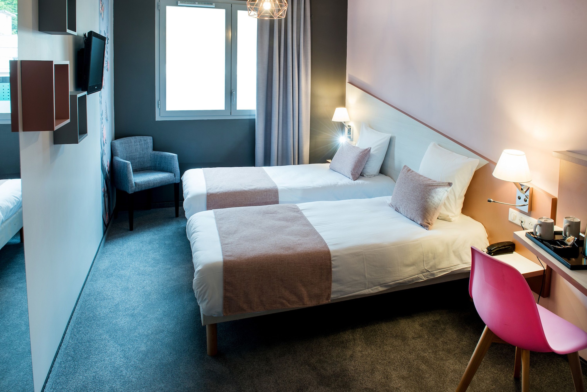 ROOM, DOUBLE BED