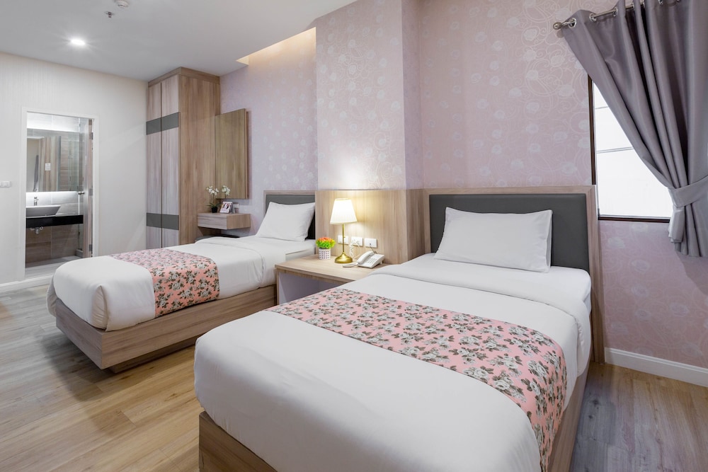 Leela Orchid Hotel 29/49