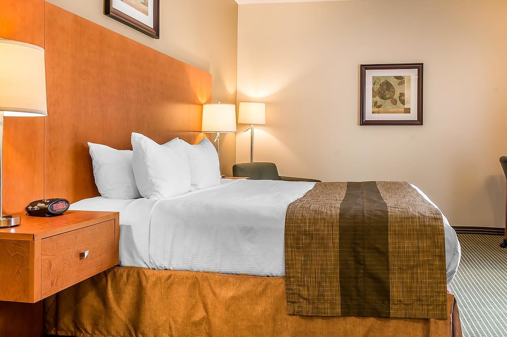 Quality Inn & Suites Hawkesbury 24/50