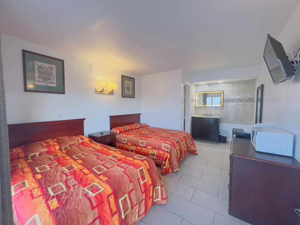 Dry Dock Motel 14/44
