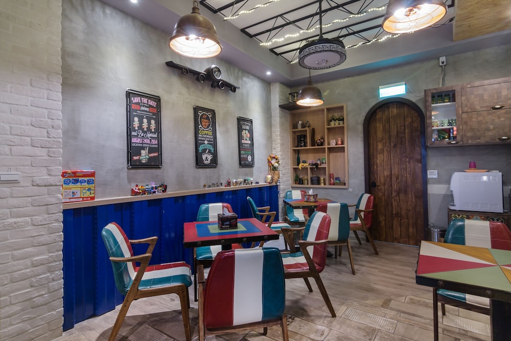 J.T World Funtrip B&B 33/44