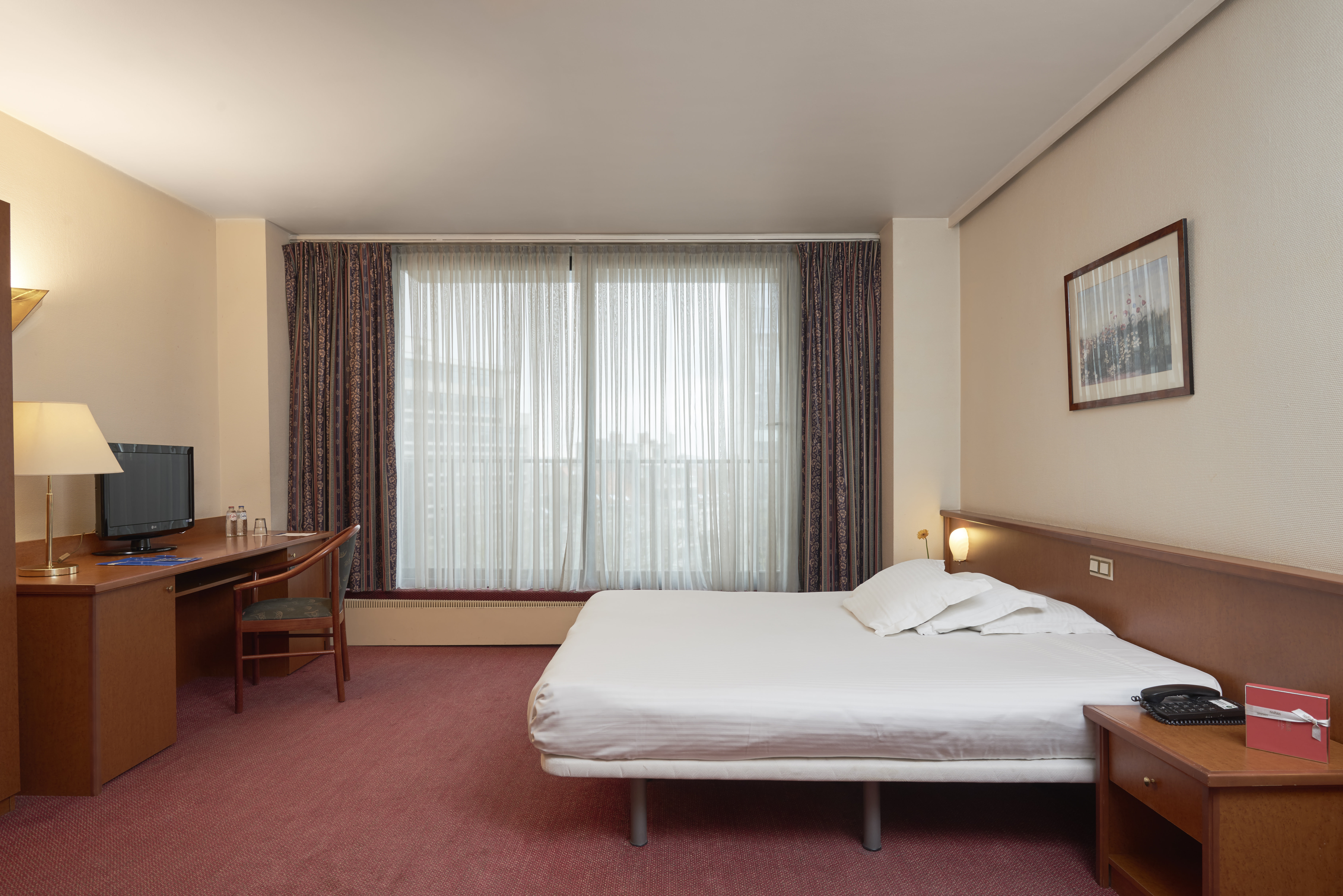 Hotel Brussels 6/22