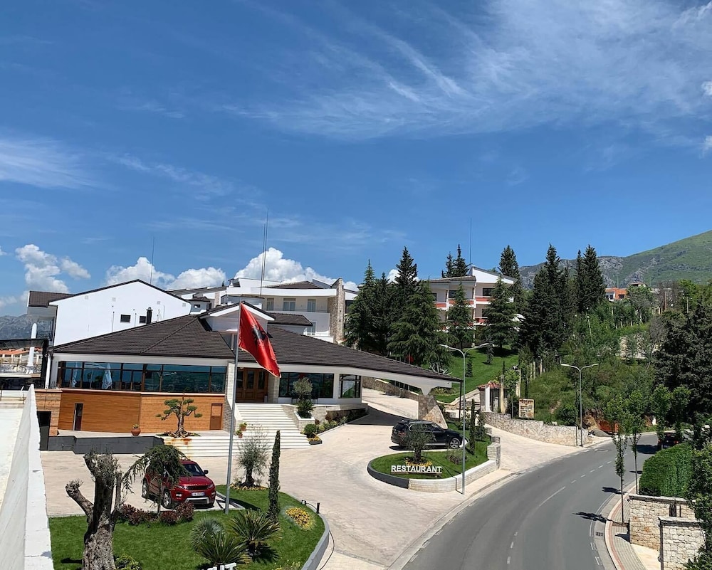 Chateau Linza Resort 50/56