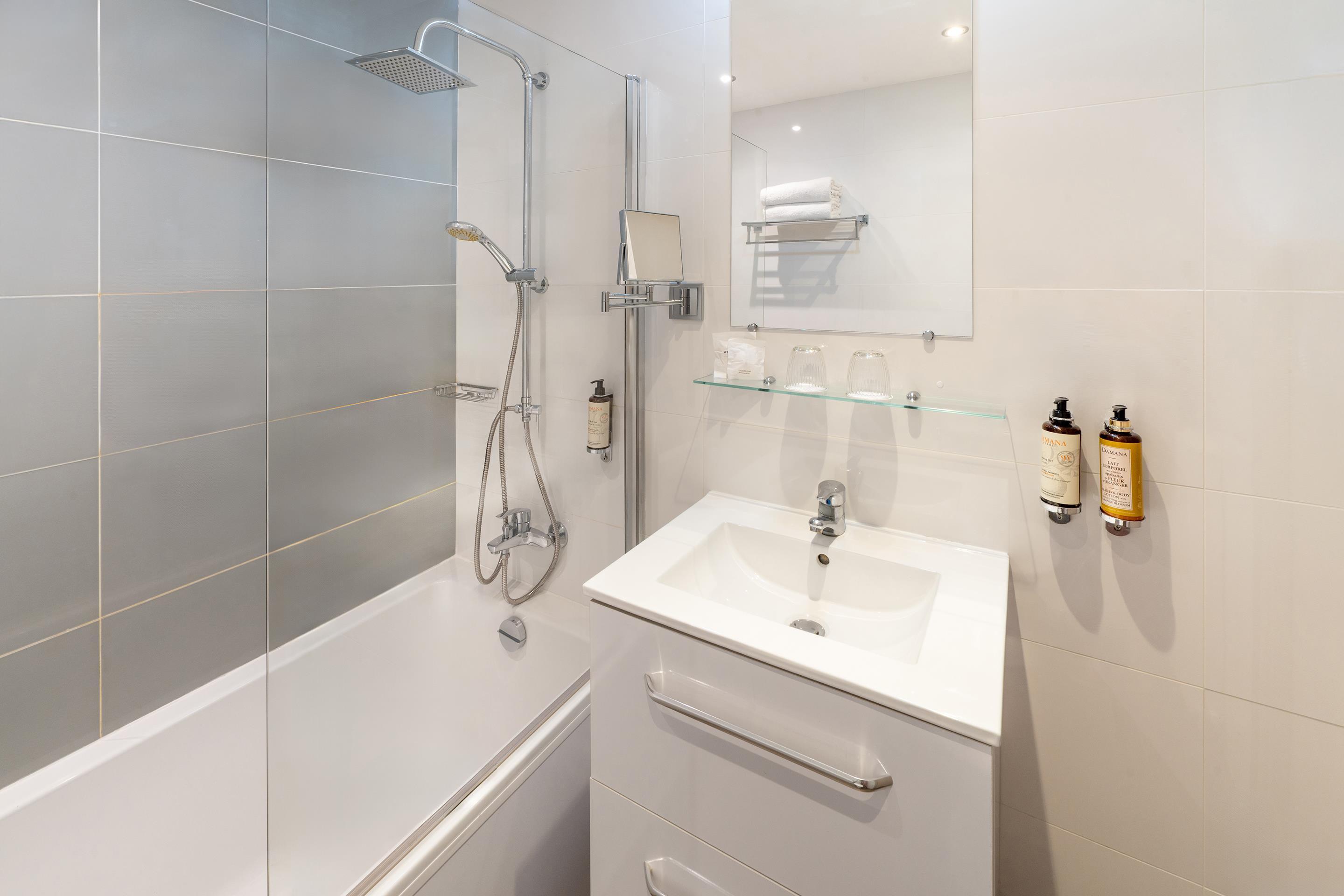 جناح جونيور، Best Western Plus La Rade 5/6
