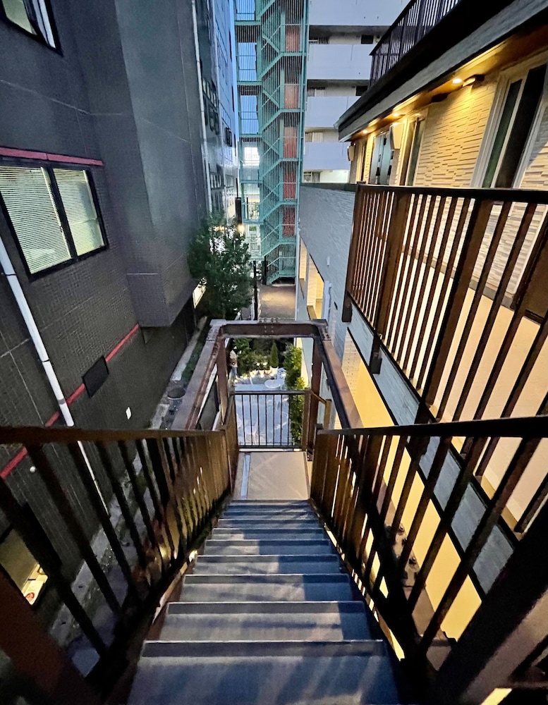 Shinjuku Warm House 46/50
